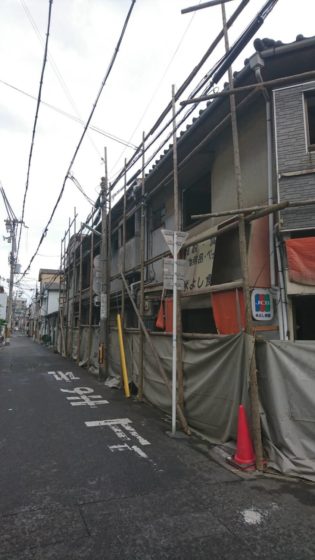 西成区天下茶屋東2丁目 木造2階建て集合住宅 解体工事 羽曳野市で解体工事なら有限会社髙島商店へ